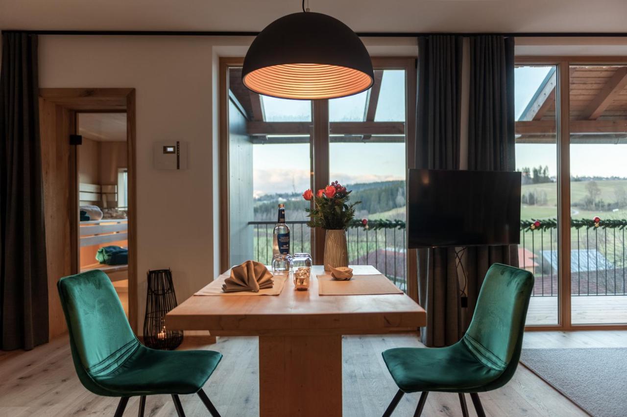 Forstgut - Premium Waldchalets Und Lodge Suiten Regen Eksteriør billede