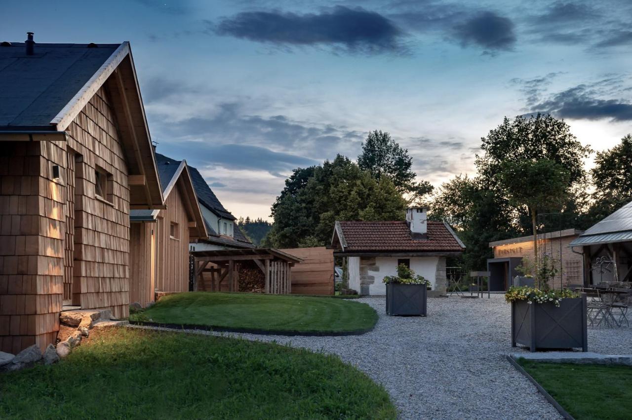 Forstgut - Premium Waldchalets Und Lodge Suiten Regen Eksteriør billede